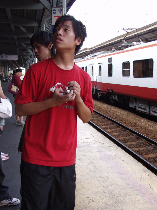 月台旅客特寫2006台中火車站台灣鐵路旅遊攝影