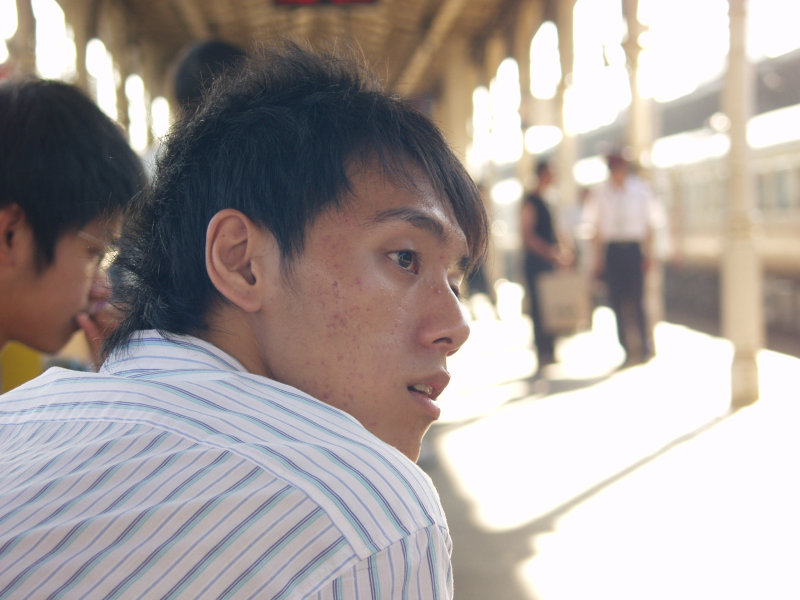 月台旅客特寫2006台中火車站台灣鐵路旅遊攝影
