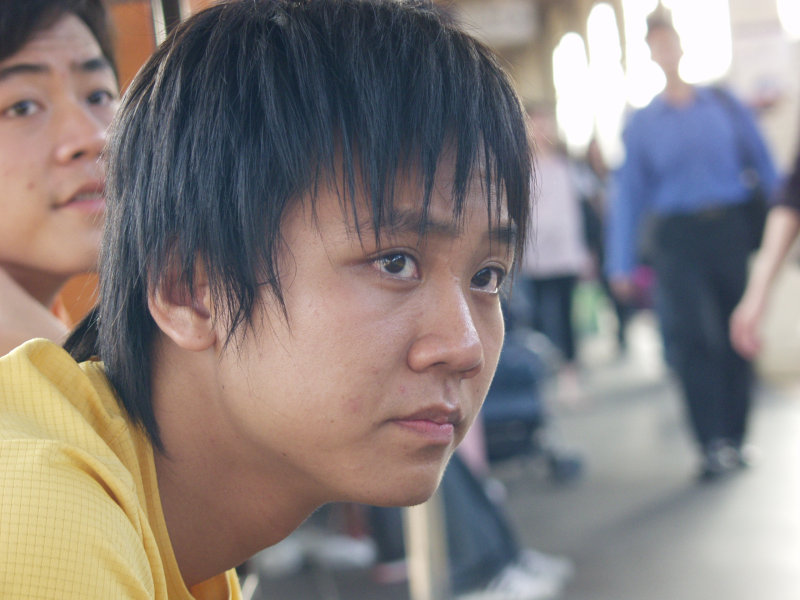 月台旅客特寫2006台中火車站台灣鐵路旅遊攝影