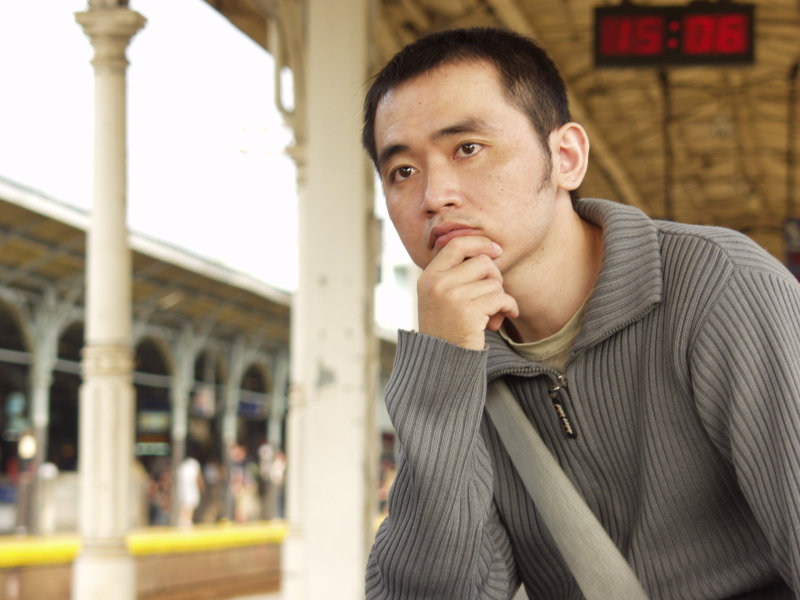 月台旅客特寫2006台中火車站台灣鐵路旅遊攝影