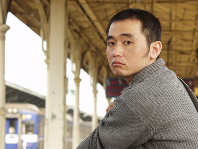 月台旅客特寫2006台中火車站台灣鐵路旅遊攝影