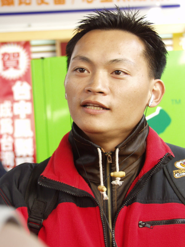 月台旅客特寫2006台中火車站台灣鐵路旅遊攝影