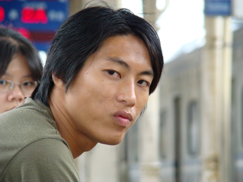 月台旅客特寫2007台中火車站台灣鐵路旅遊攝影