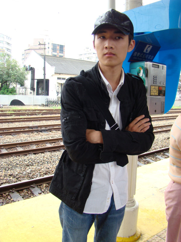 月台旅客特寫2007台中火車站台灣鐵路旅遊攝影