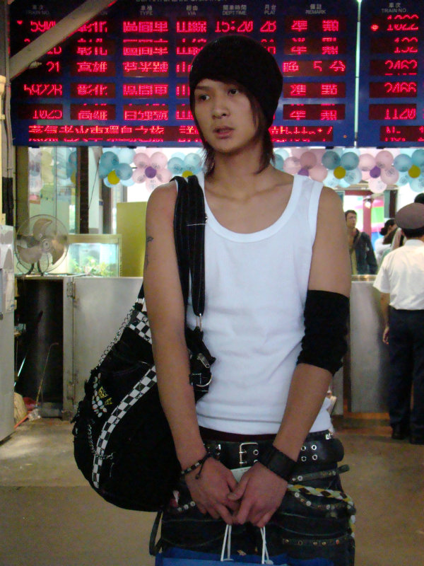 月台旅客特寫2007台中火車站台灣鐵路旅遊攝影