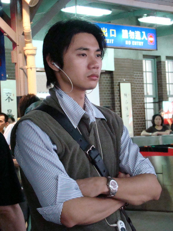 月台旅客特寫2007台中火車站台灣鐵路旅遊攝影