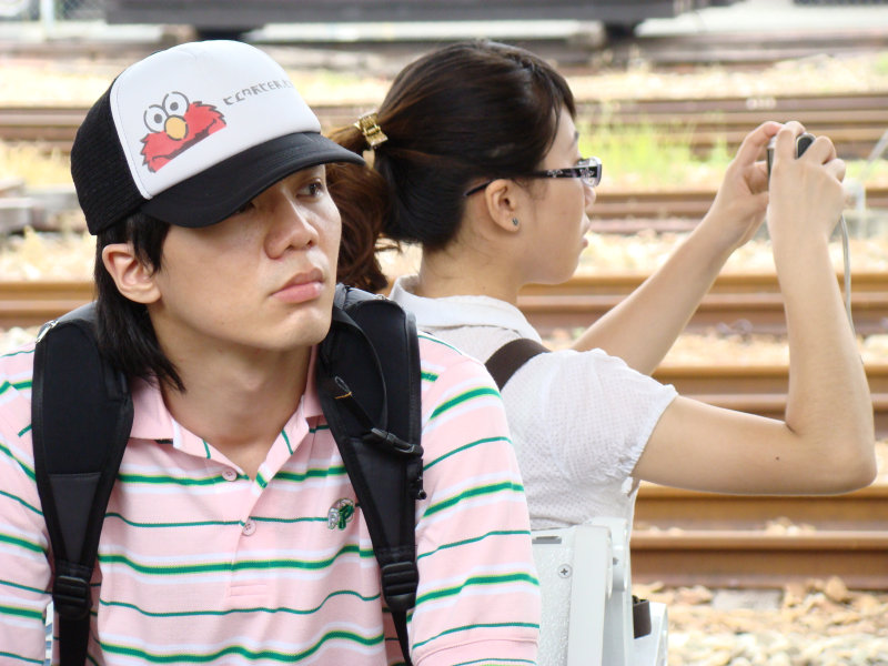 月台旅客特寫2007台中火車站台灣鐵路旅遊攝影