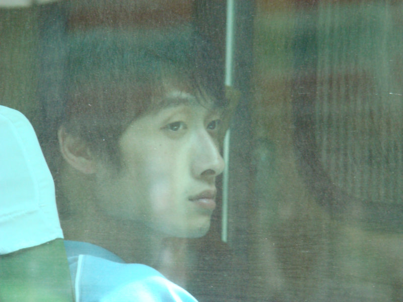 月台旅客特寫2007台中火車站台灣鐵路旅遊攝影