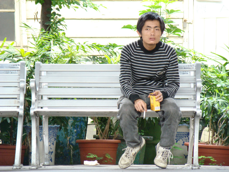 月台旅客特寫2007台中火車站台灣鐵路旅遊攝影