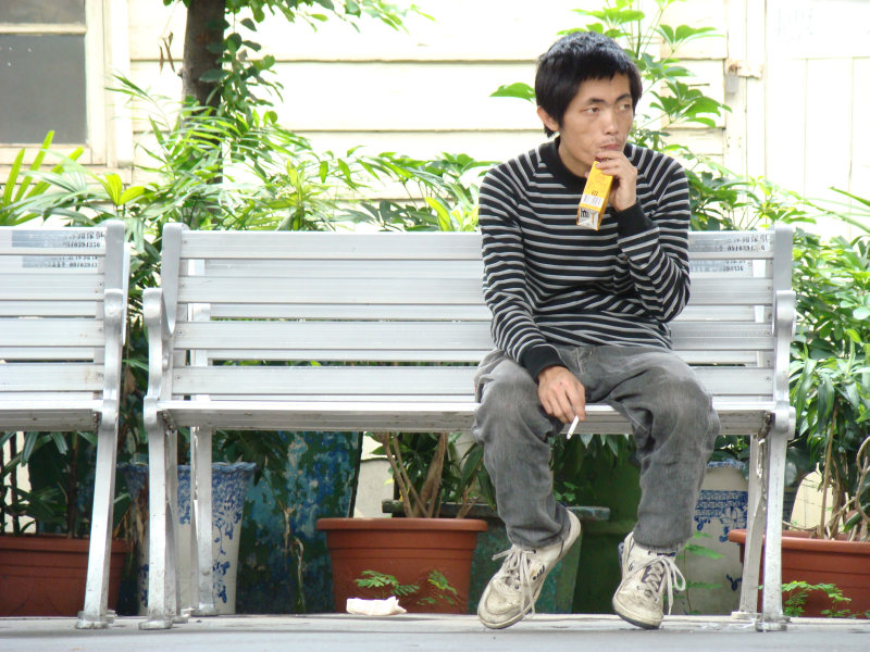 月台旅客特寫2007台中火車站台灣鐵路旅遊攝影