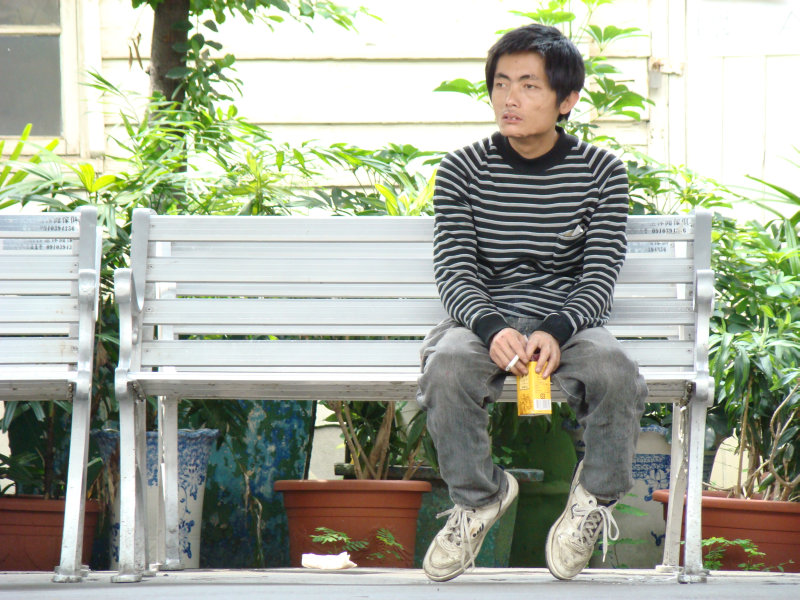 月台旅客特寫2007台中火車站台灣鐵路旅遊攝影