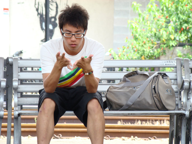 月台旅客特寫2007台中火車站台灣鐵路旅遊攝影