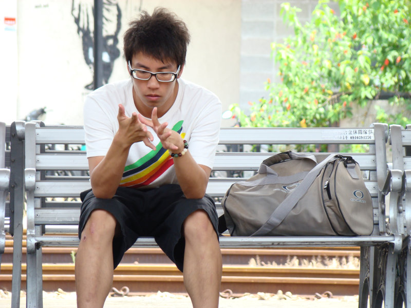 月台旅客特寫2007台中火車站台灣鐵路旅遊攝影