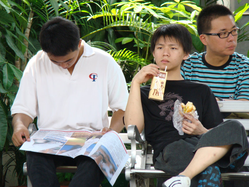 月台旅客特寫2007台中火車站台灣鐵路旅遊攝影