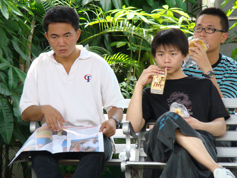 月台旅客特寫2007台中火車站台灣鐵路旅遊攝影