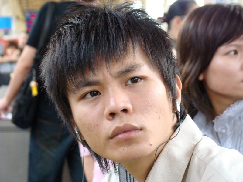 月台旅客特寫2007台中火車站台灣鐵路旅遊攝影