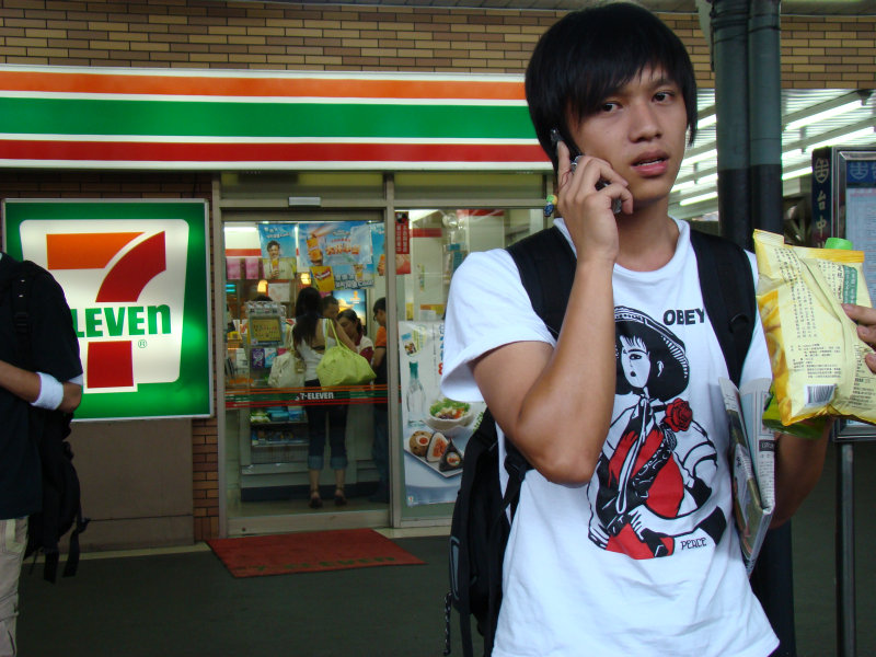 月台旅客特寫2007台中火車站台灣鐵路旅遊攝影