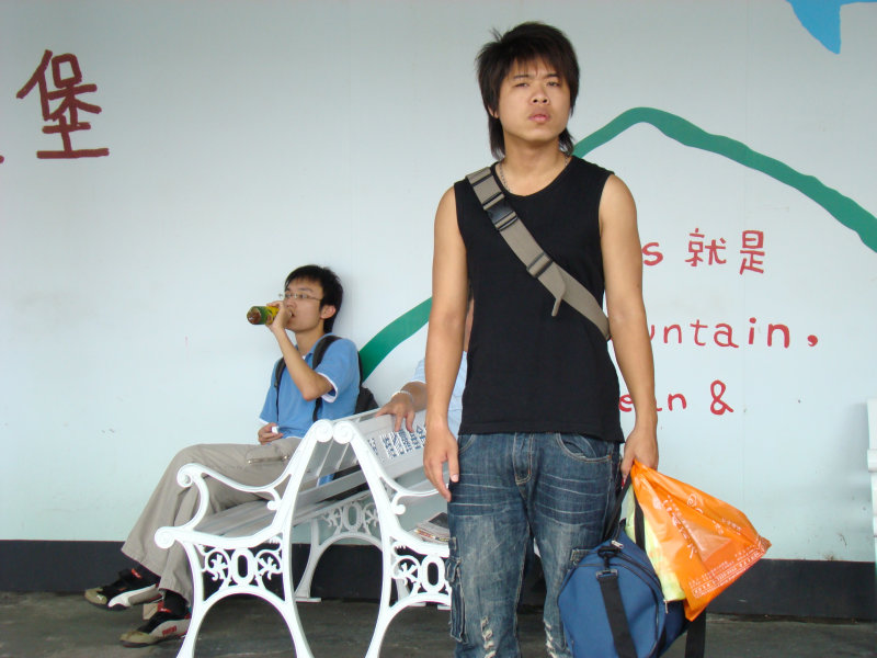 月台旅客特寫2007台中火車站台灣鐵路旅遊攝影