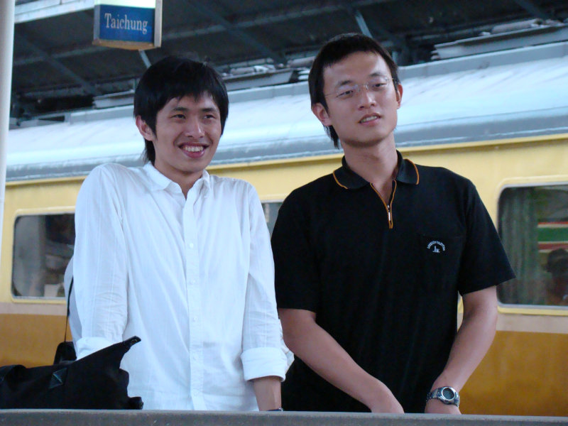 月台旅客特寫2007台中火車站台灣鐵路旅遊攝影