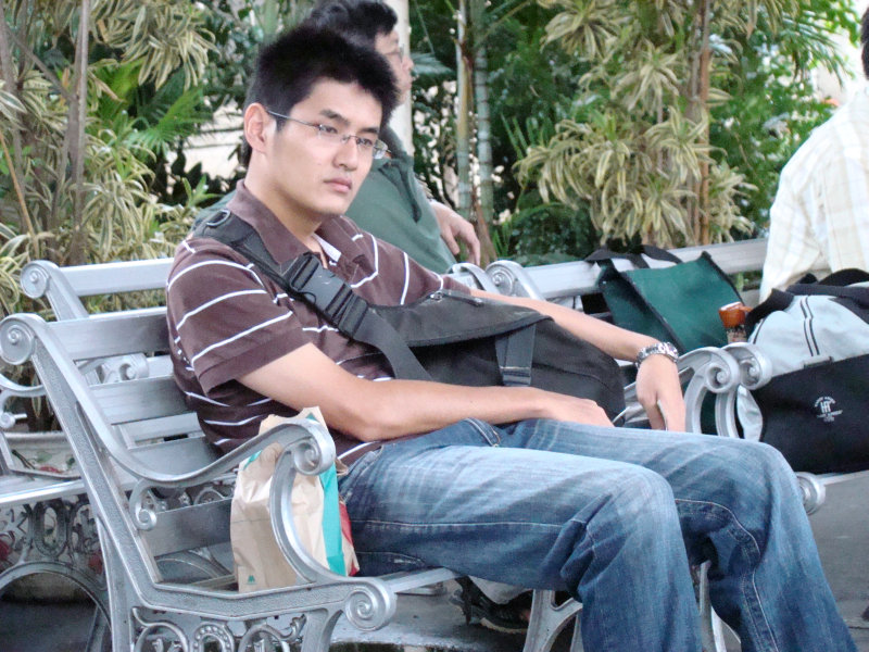 月台旅客特寫2007台中火車站台灣鐵路旅遊攝影