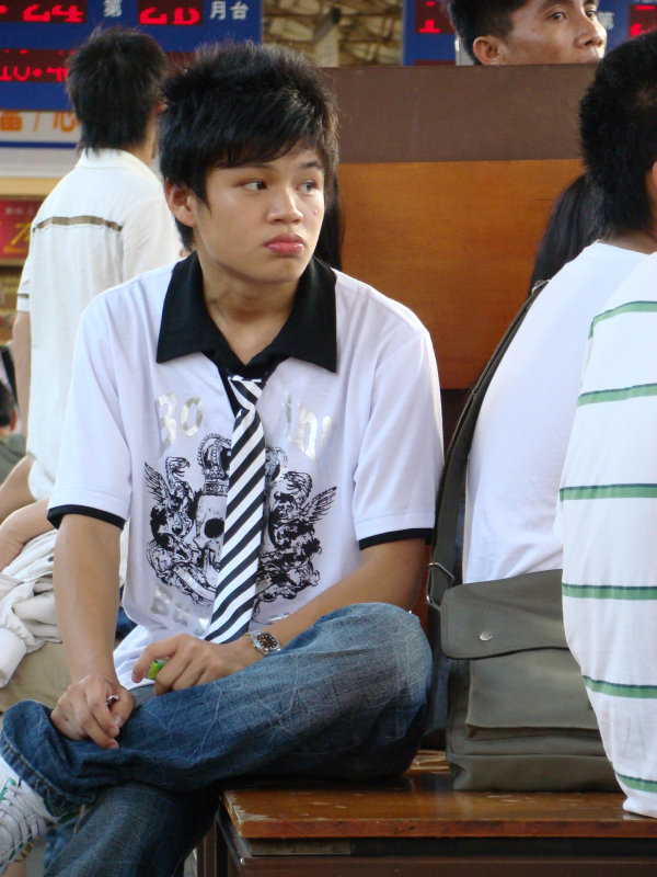 月台旅客特寫2007台中火車站台灣鐵路旅遊攝影