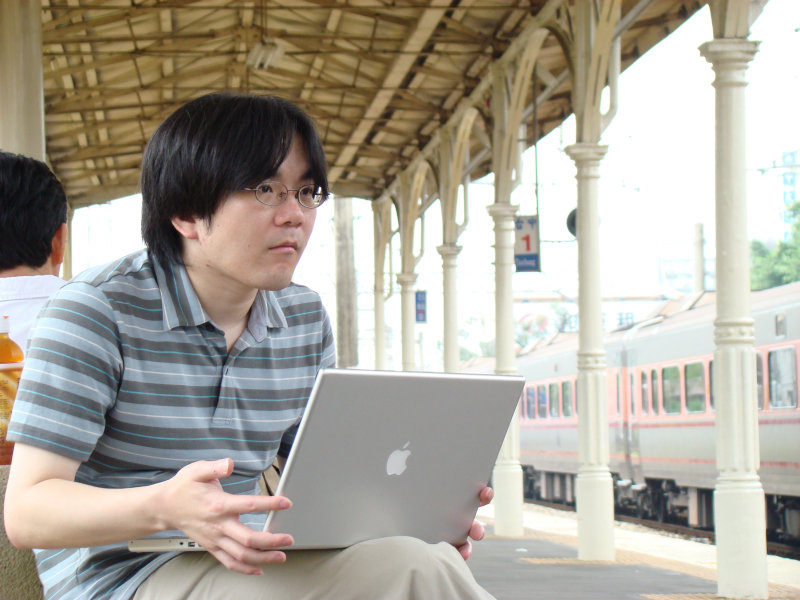 月台旅客特寫2007台中火車站台灣鐵路旅遊攝影