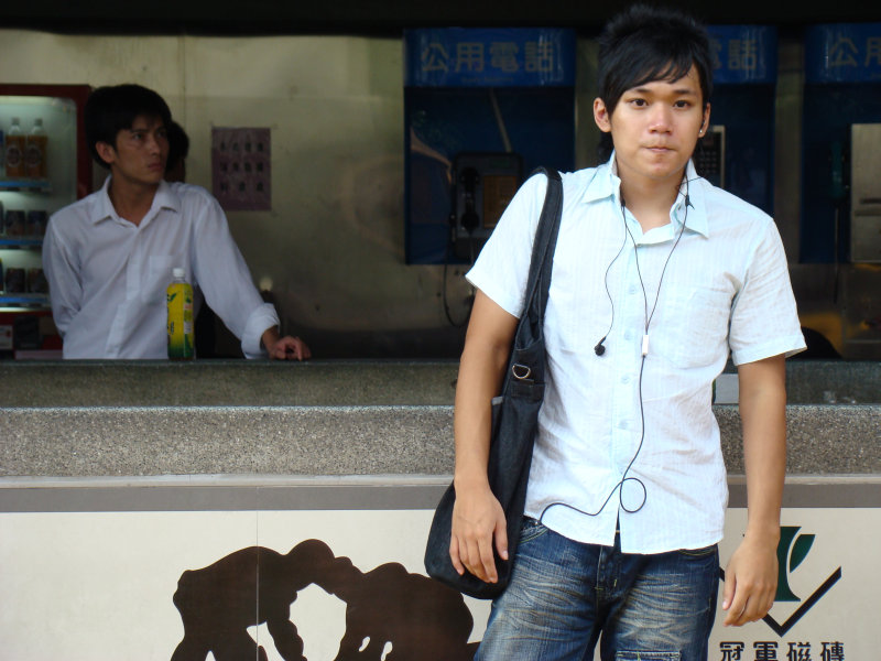 月台旅客特寫2007台中火車站台灣鐵路旅遊攝影