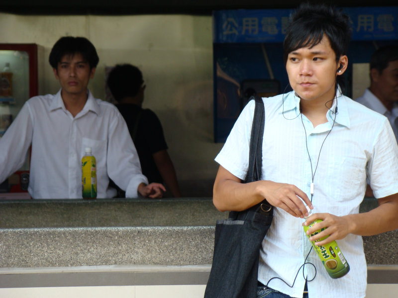 月台旅客特寫2007台中火車站台灣鐵路旅遊攝影