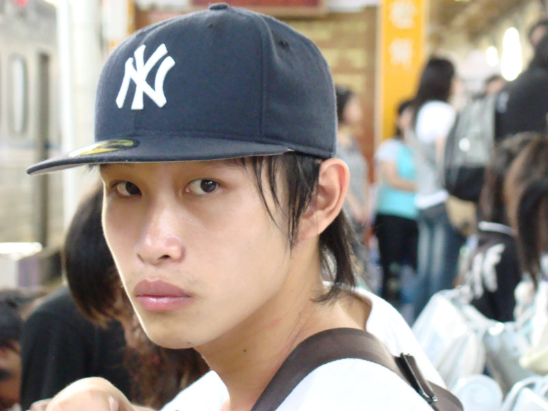 月台旅客特寫2007台中火車站台灣鐵路旅遊攝影