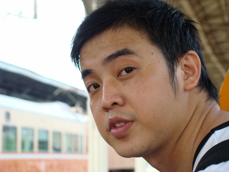 月台旅客特寫2007台中火車站台灣鐵路旅遊攝影