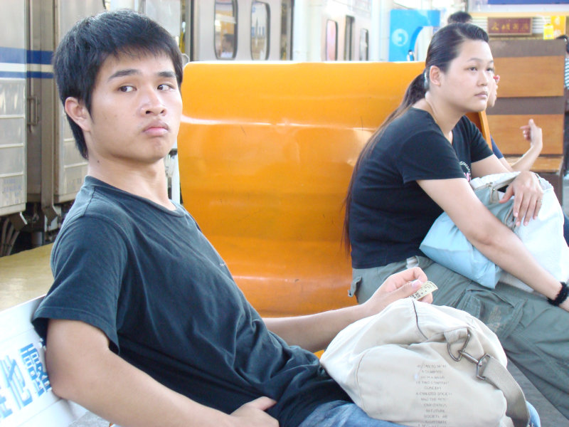 月台旅客特寫2007台中火車站台灣鐵路旅遊攝影