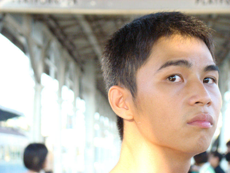 月台旅客特寫2007台中火車站台灣鐵路旅遊攝影