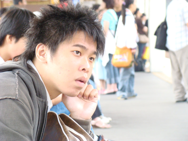 月台旅客特寫2007台中火車站台灣鐵路旅遊攝影