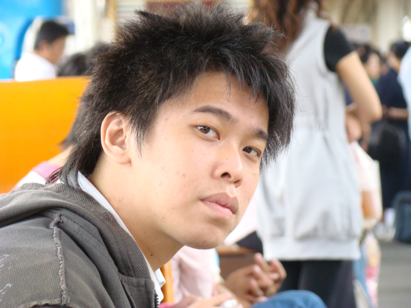 月台旅客特寫2007台中火車站台灣鐵路旅遊攝影