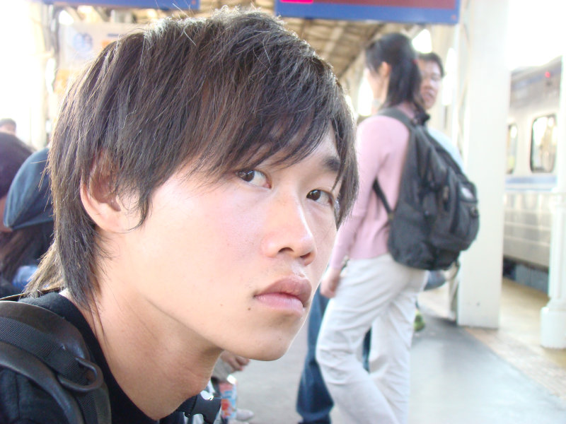 月台旅客特寫2007台中火車站台灣鐵路旅遊攝影