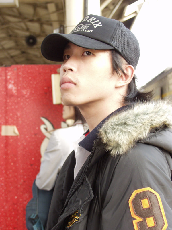 月台旅客特寫2007台中火車站台灣鐵路旅遊攝影