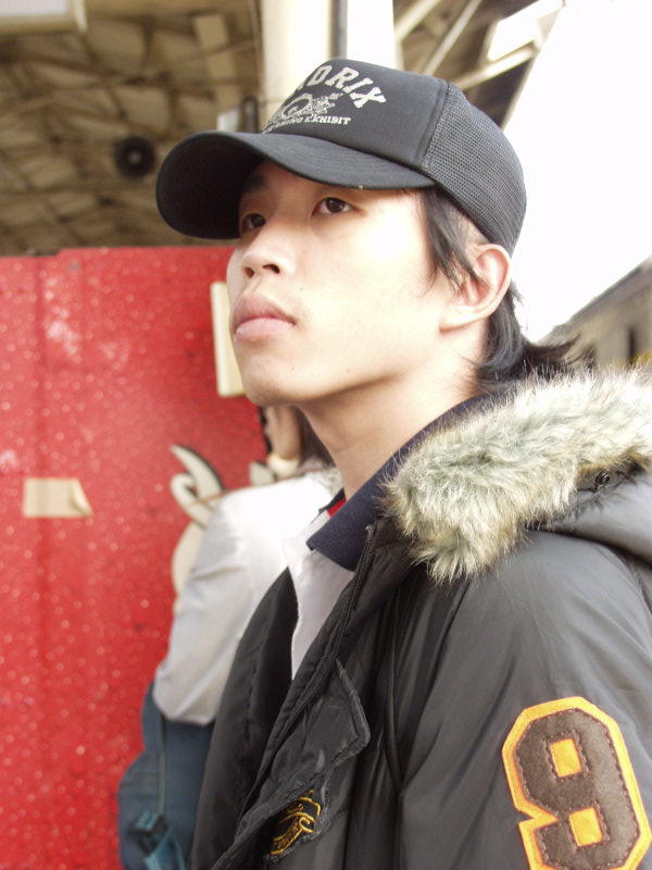 月台旅客特寫2007台中火車站台灣鐵路旅遊攝影