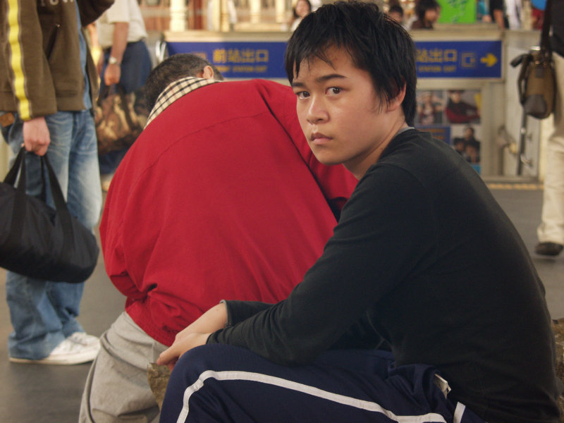 月台旅客特寫2007台中火車站台灣鐵路旅遊攝影