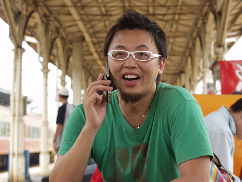 月台旅客特寫2007台中火車站台灣鐵路旅遊攝影