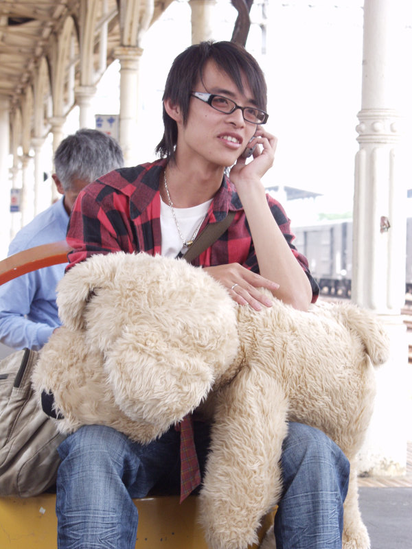 月台旅客特寫2007台中火車站台灣鐵路旅遊攝影