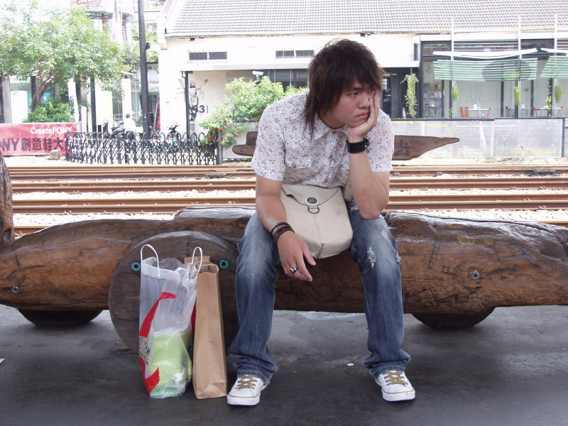 月台旅客特寫2007台中火車站台灣鐵路旅遊攝影