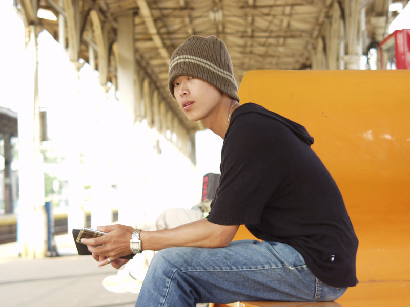 月台旅客特寫2007台中火車站台灣鐵路旅遊攝影