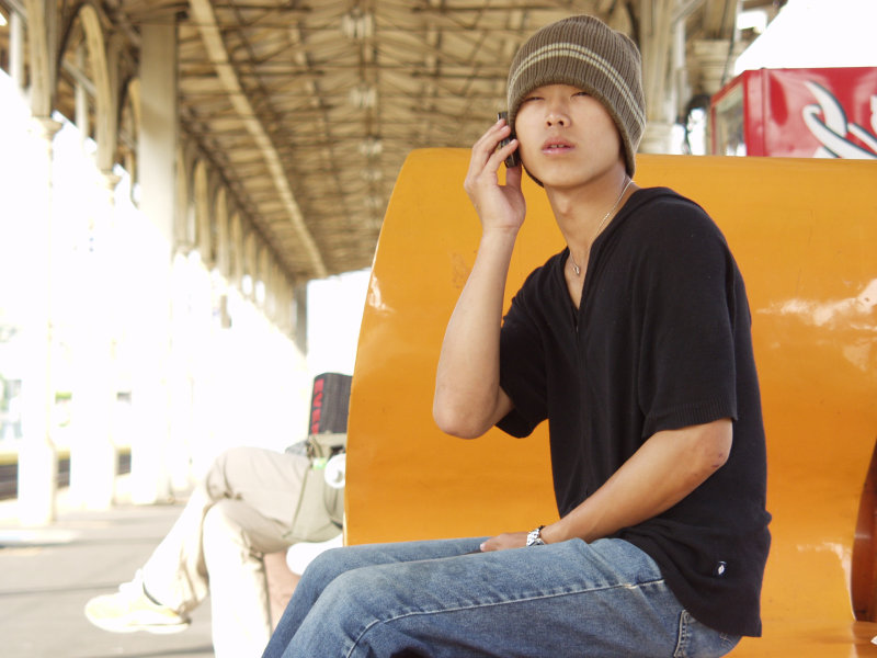 月台旅客特寫2007台中火車站台灣鐵路旅遊攝影