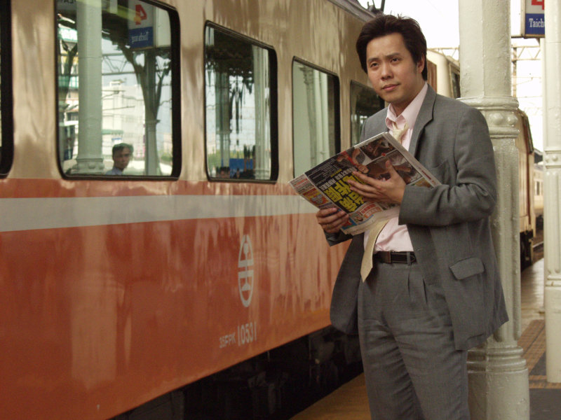 月台旅客特寫2007台中火車站台灣鐵路旅遊攝影