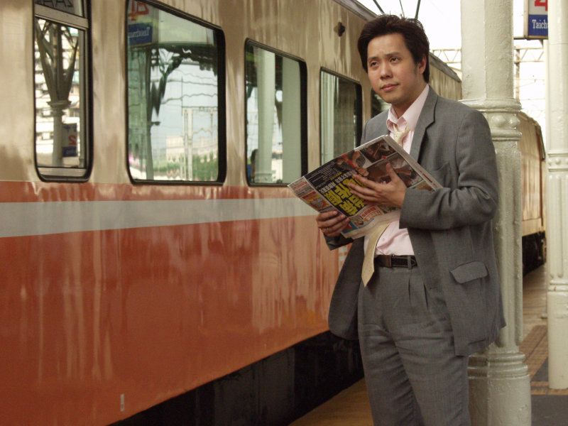 月台旅客特寫2007台中火車站台灣鐵路旅遊攝影