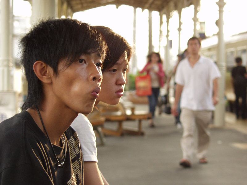 月台旅客特寫2007台中火車站台灣鐵路旅遊攝影