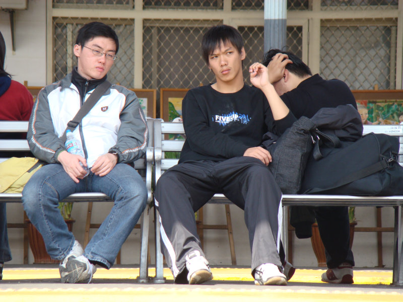 月台旅客特寫2008台中火車站台灣鐵路旅遊攝影