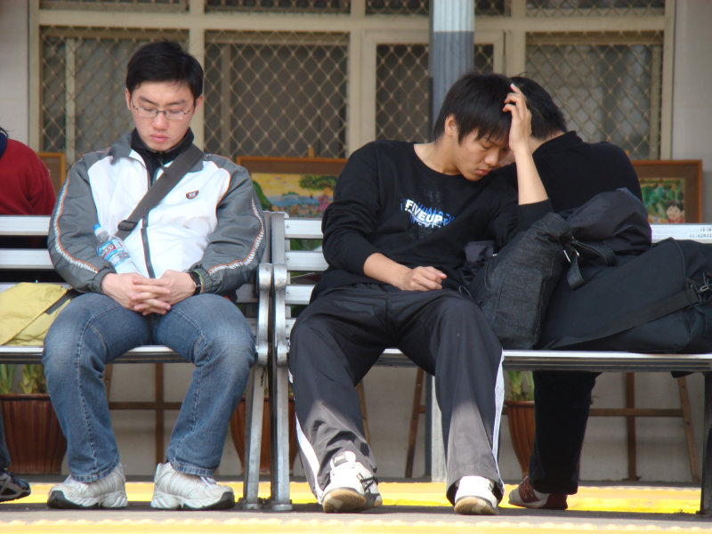 月台旅客特寫2008台中火車站台灣鐵路旅遊攝影