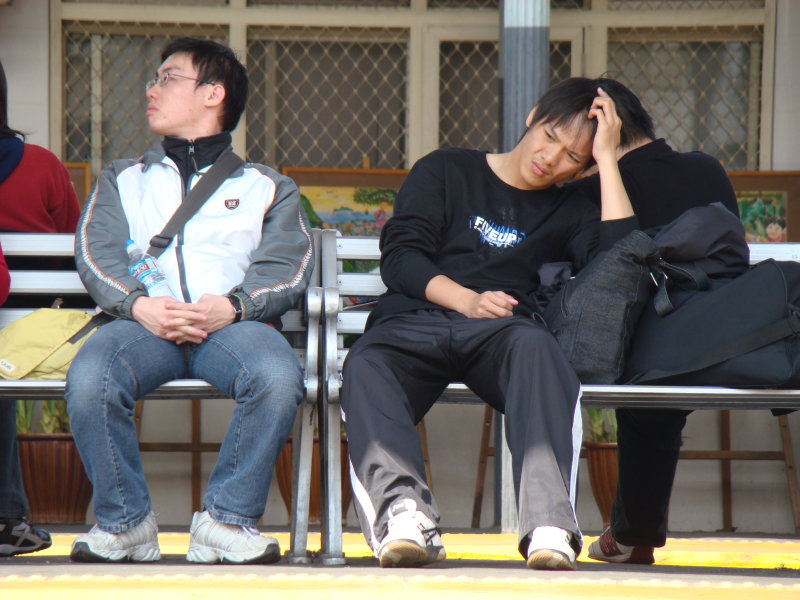 月台旅客特寫2008台中火車站台灣鐵路旅遊攝影