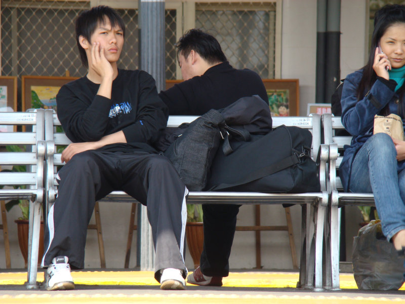 月台旅客特寫2008台中火車站台灣鐵路旅遊攝影